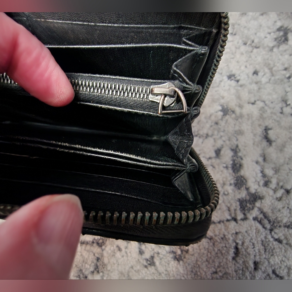 Bottega Veneta Black Zippy Wallet - Picture 7 of 11